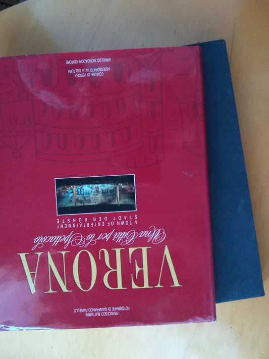 Verona: una città per lo spettacolo - copertina