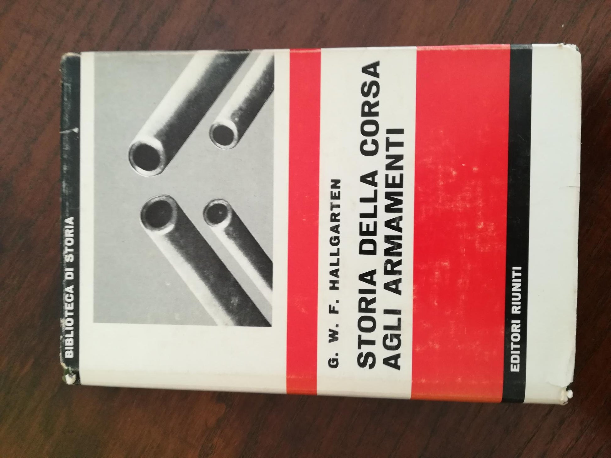Storia della corsa agli armamenti - copertina