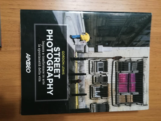 Street photography. Impara a trasformare in arte la spontaneità della vita - copertina