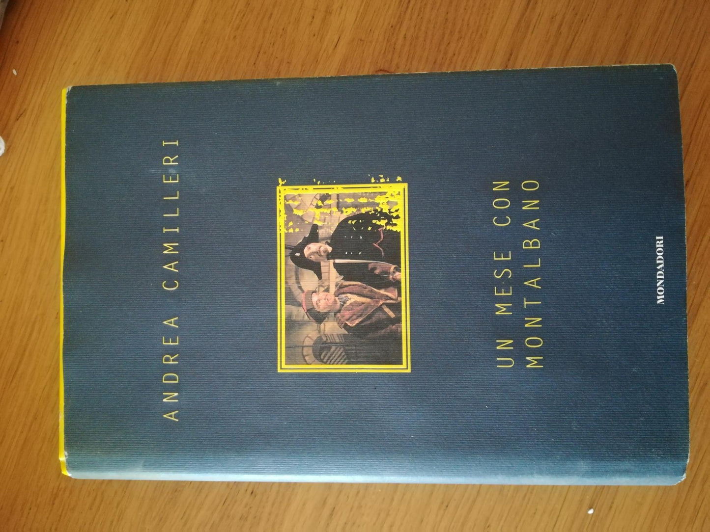 Un mese con Montalbano - copertina