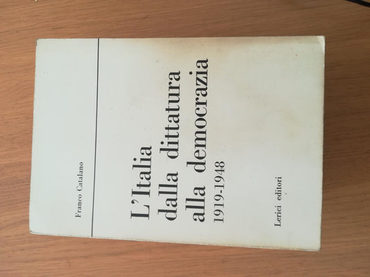 L'Italia dalla dittatura alla democrazia (1919 - 1948) - copertina