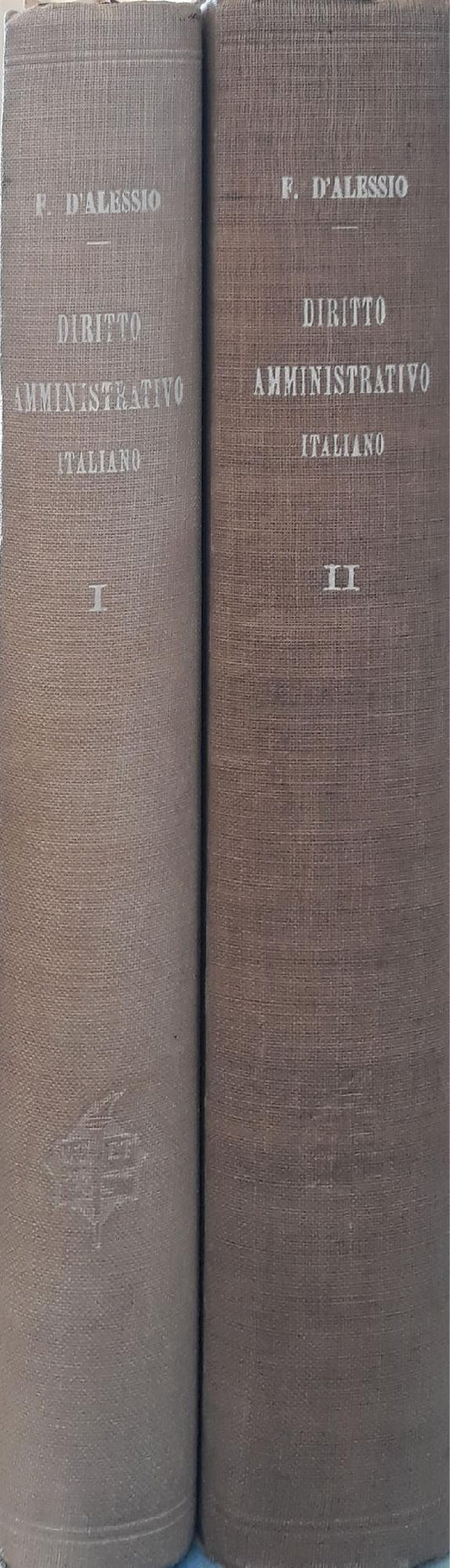Istituzioni di diritto amministrativo italiano Vol. I: p.516 (1932)  e Vol. II p.664 (1934) - copertina