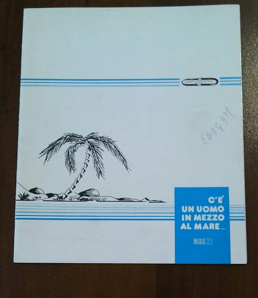 C'è UN UOMO IN MEZZO AL MARE - copertina