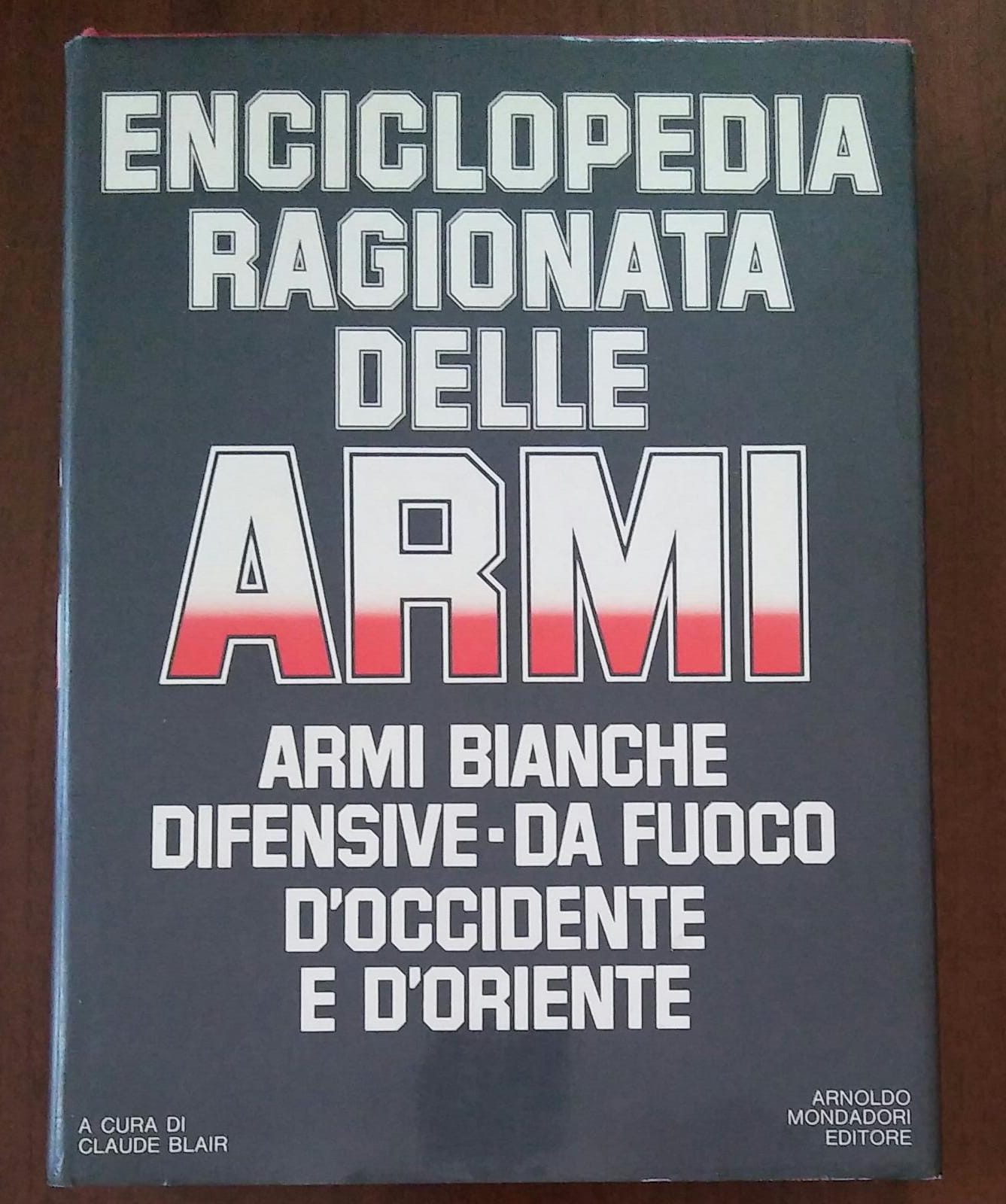 nciclopedia ragionata delle Armi - Armi bianche difensive - da fuoco d'Occidente e d'Oriente - copertina