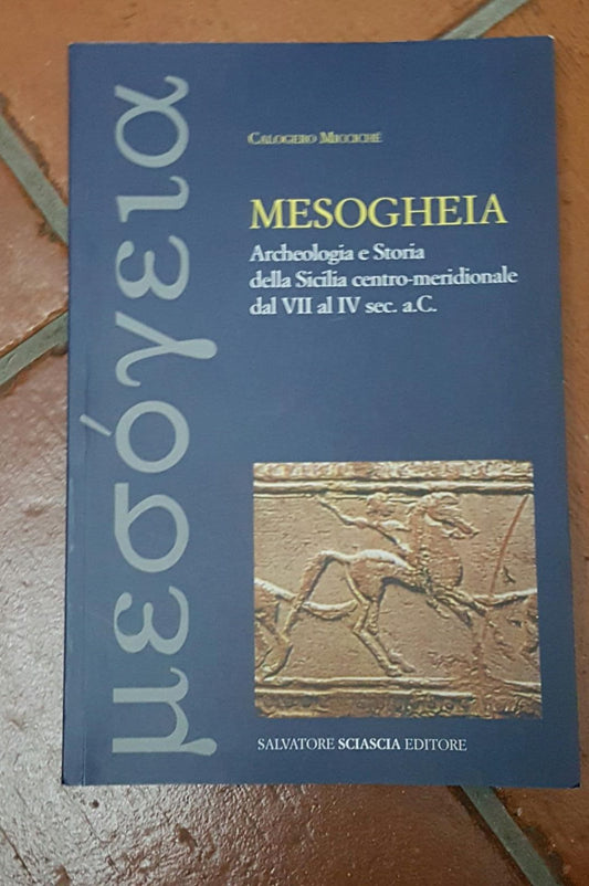 Mesogheia. Archeologia e storia della Sicilia centro meridionale dal VII al IV secolo a. C. - copertina