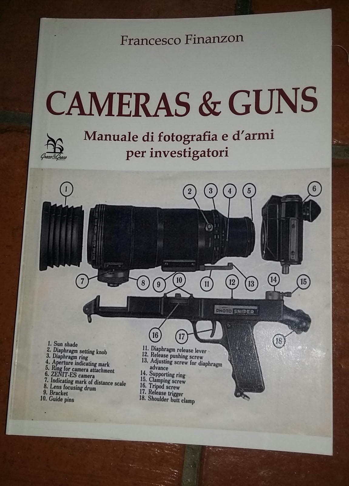 Cameras&Guns. Manuale di fotografia e d'armi per investigatori - copertina