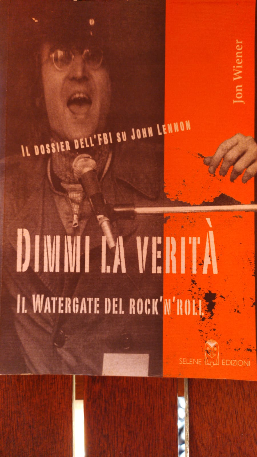 Dimmi la verità. Il Watergate del rock'n'roll. Il dossier dell'FBI su John Lennon - copertina