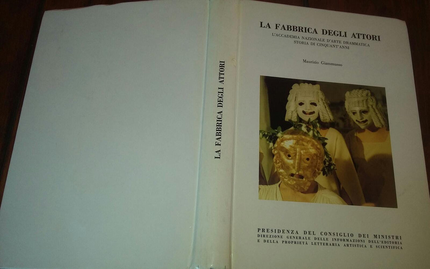La fabbrica degli attori : l'Accademia nazionale d'arte drammatica,storia di cinquant'anni - copertina