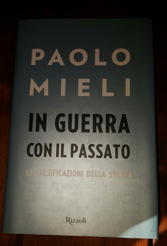 In guerra con il passato. Le falsificazioni della storia - copertina